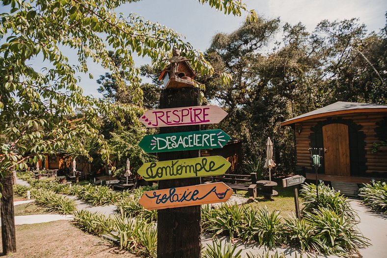 Cabana com hidromassagem no deck e linda vista para mata | T